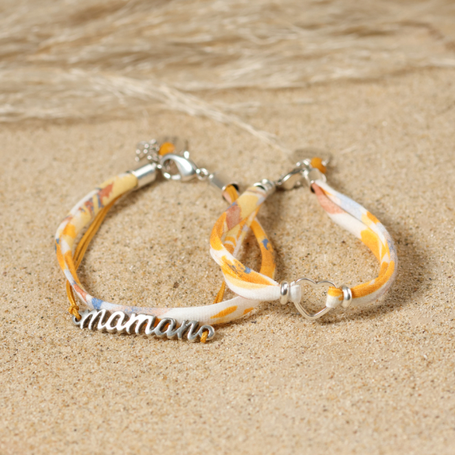 Bracelet pour enfant maman argenté et tissu jaune. Fabrication française.