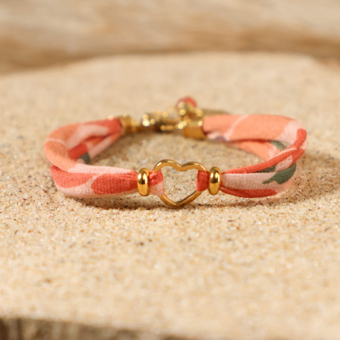Bracelet artisanal maman et enfant, métal doré et cordon couleur saumon. Fabrication française.