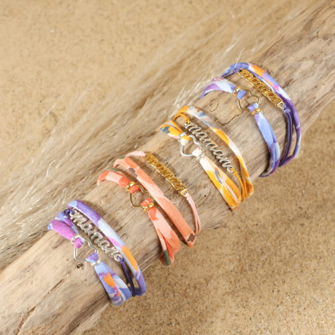 Bracelet doré avec cordon vjaune, bijou maman artisanal signé Retour de Plage.