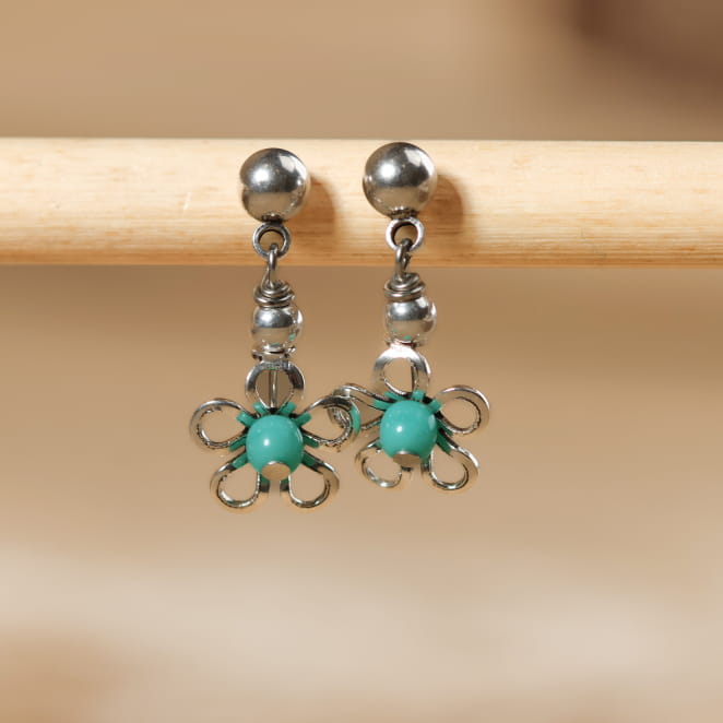 Boucles Flika pour enfant en perles vertes, fait main en France