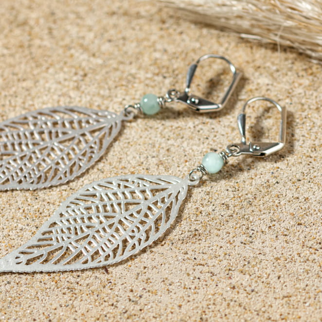 Boucles d'oreilles argentées et vert d'eau motif feuille d'arbre. origine France Garantie