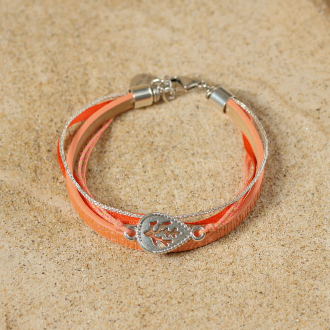 Bracelet corail fait main en France, création délicate au style estival