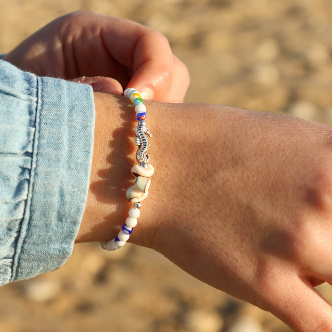 Bracelet multicolore Bamako avec détails argentés, bijou fait main en France