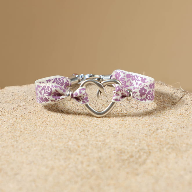 Zoom sur le bracelet Fimo violet et argenté, bijou fait en France