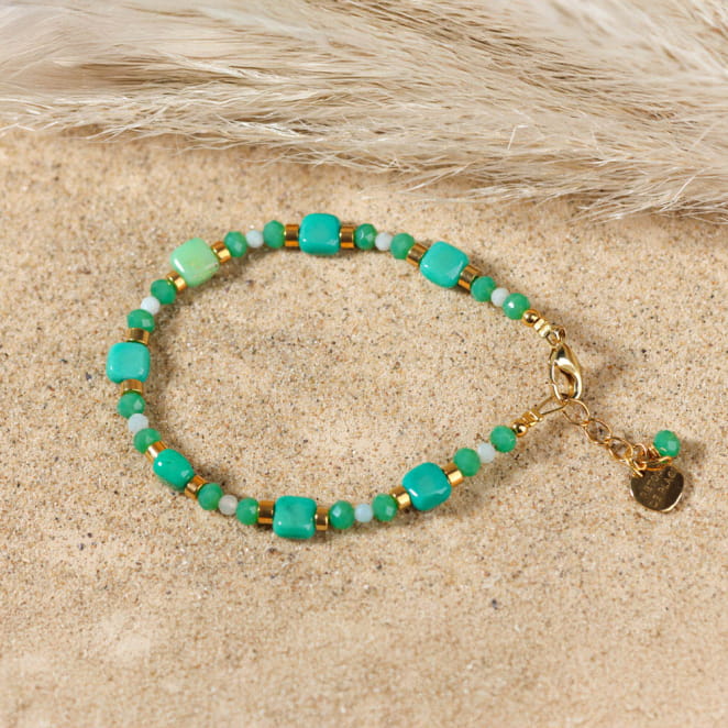 Bracelet Norvège doré, perles vertes translucides, fraîcheur et simplicité