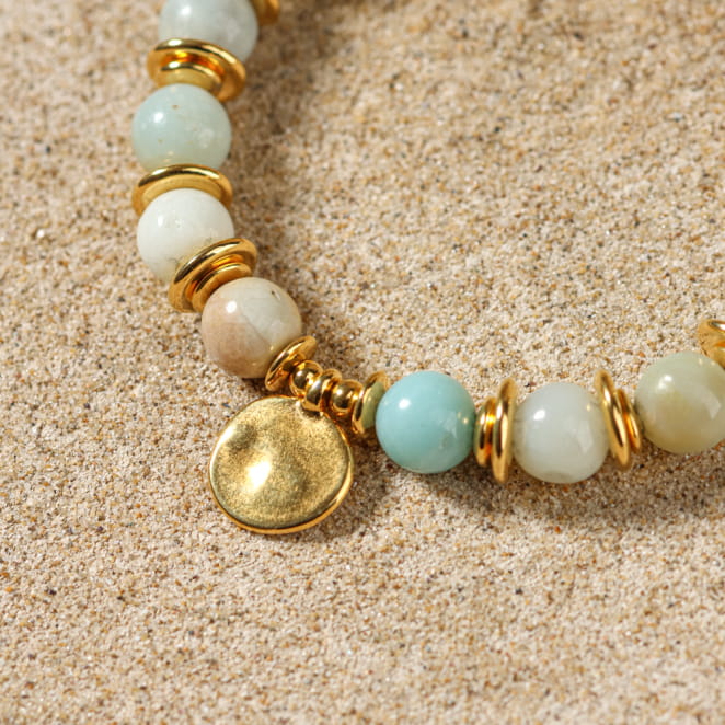 Zoom sur bracelet Valentina vert d’eau et or, bijou fait main Origine France Garantie