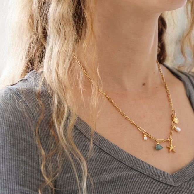 Collier Dolcevita doré, pierres vert d’eau facettées, éclat doux et raffiné