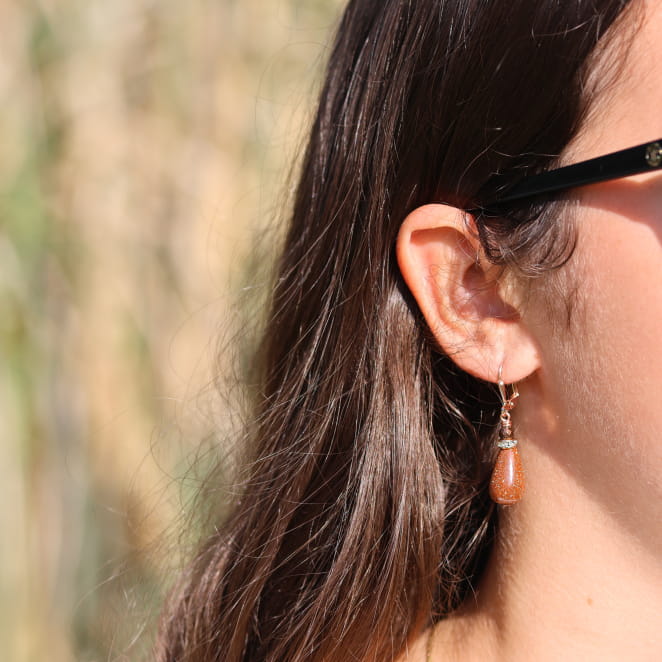 Boucles Poudre dorées à l’or fin rose et perles marron, bijou artisanal français élégant