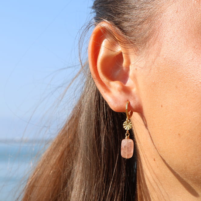 boucles d’oreilles Margaret dorées avec pampilles roses