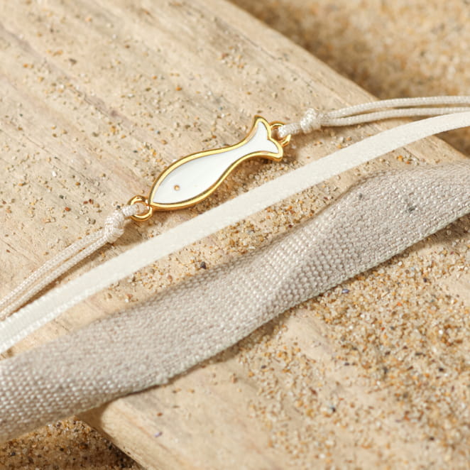 Bracelet Ciboure doré à l’or fin et corde lin, bijou artisanal français au style marin authentique.