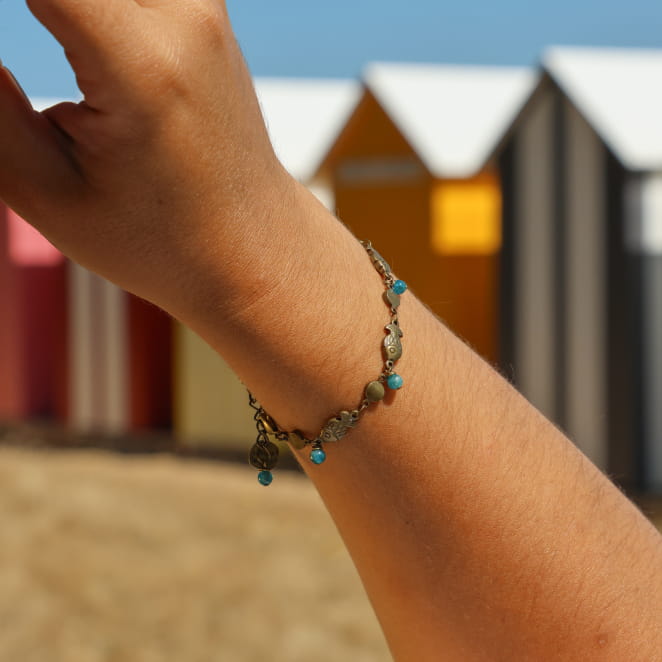 Bracelet Écluse en métal bronze et perles bleues, création française faite main.