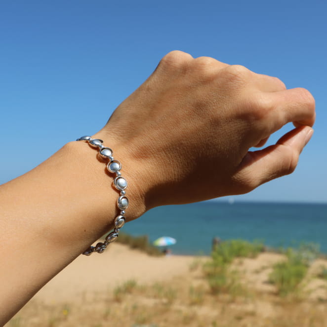 Bracelet Astrod argenté et finement torsadé, création artisanale française.