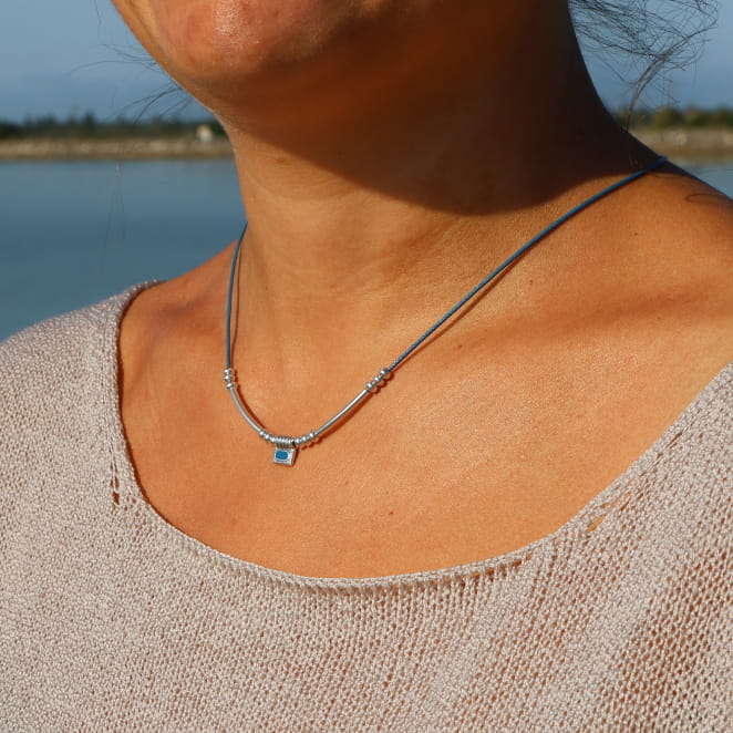 collier Dakota argenté orné de perles bleu Montana