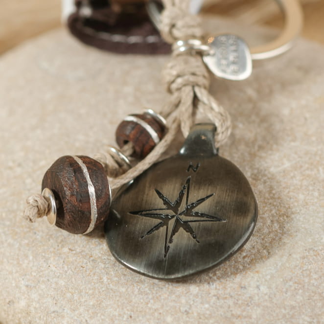 Bijou Blackpearl argenté et perle noire, création française intemporelle.