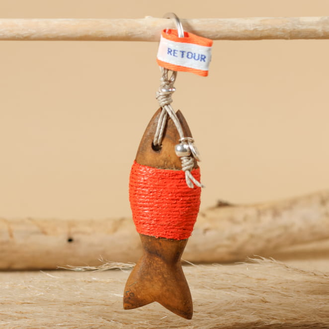 Porte clefs Merlu avec poisson en bois et corde orange. Fabrication française.