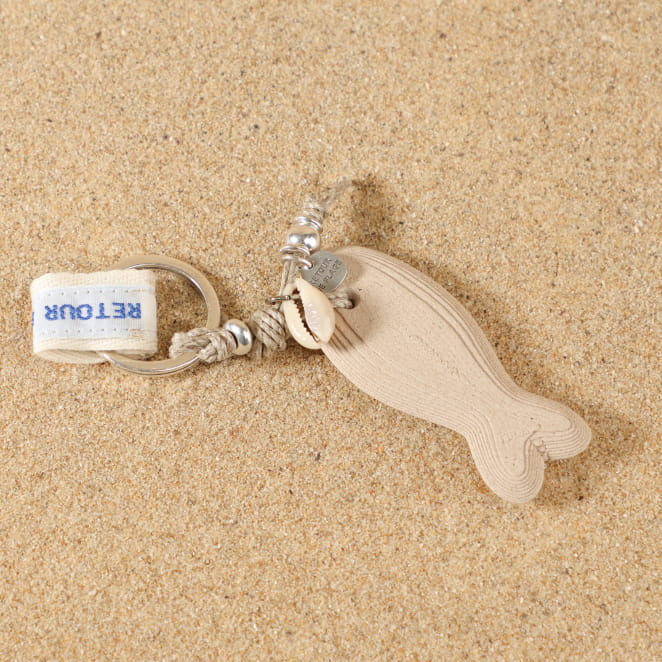 Porte-clés Pilou argenté et perle beige, création française raffinée.