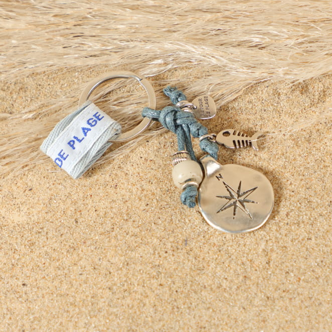 Porte-clés Wilfried en métal plaqué argent et perle bleu Montana, bijou artisanal français marin.