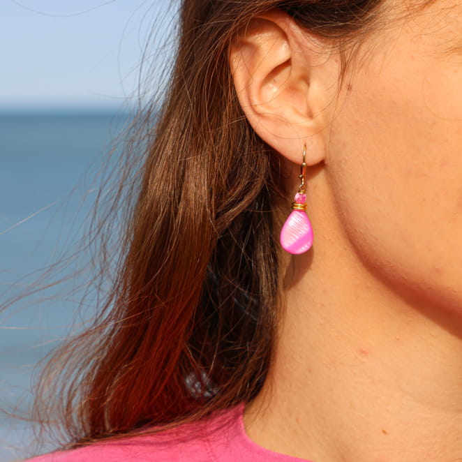 Boucles Lupita dorées à l’or fin rose, création française élégante et féminine.
