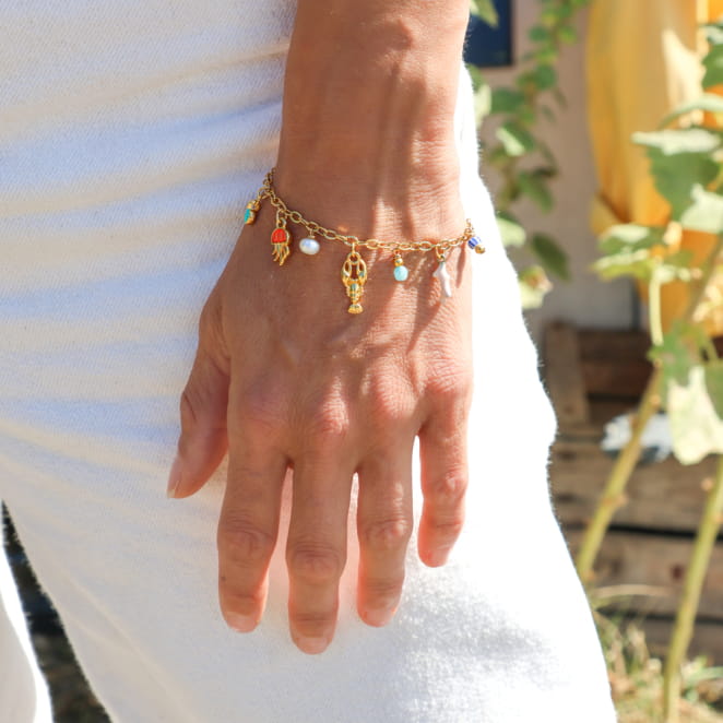 Bracelet Bandeloro doré à l’or fin et perles multicolores, bijou fait main en France au charme côtier.