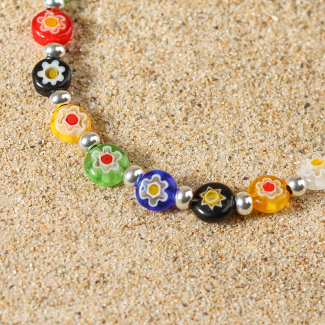 Bijou enfant Cirque argenté et perles colorées, fabrication française au style joyeux.