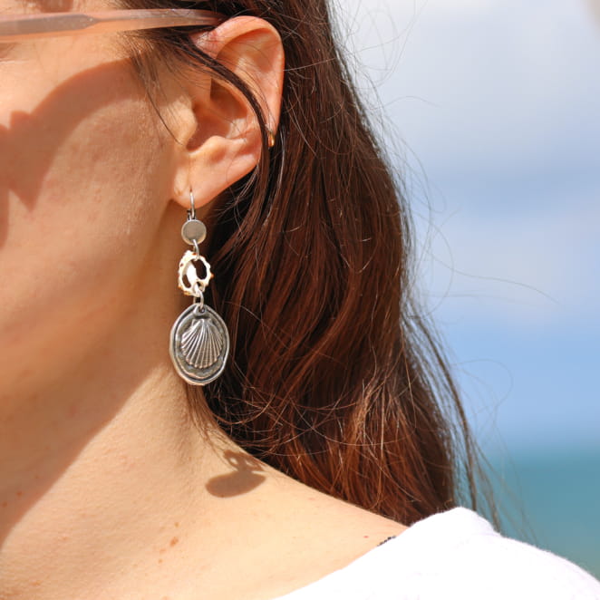 Boucles d'oreilles Hawai argenté et blanc. Origine France Garantie.