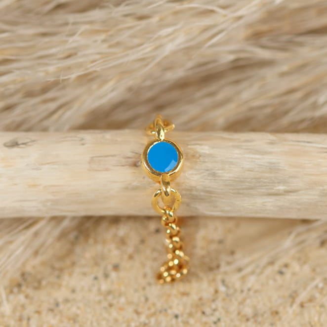 Bague Plancton en métal doré ornée d’une perle bleue, création artisanale française.