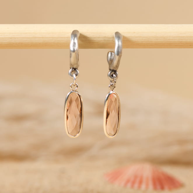 Boucles d’oreilles Galante argentées ornées de perles rose pâle, fabrication artisanale française.