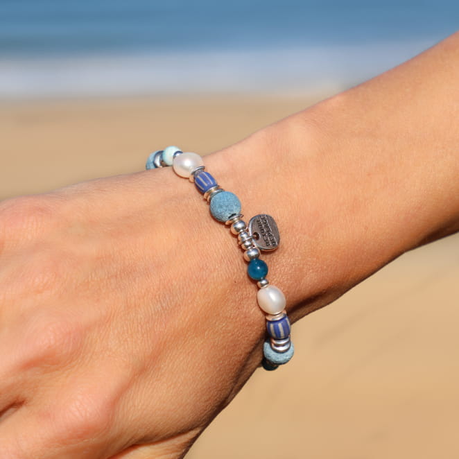 Bracelet artisanal Claudie en perles bleues et argentées – création française élégante signée Retour de Plage