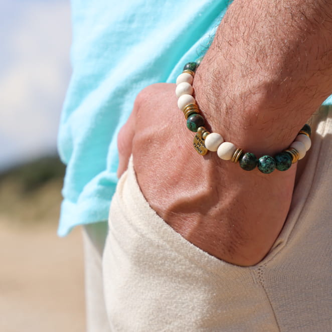 Bracelet Mael pour homme en cordon vert émeraude multicolore et métal bronze, bijou artisanal français.