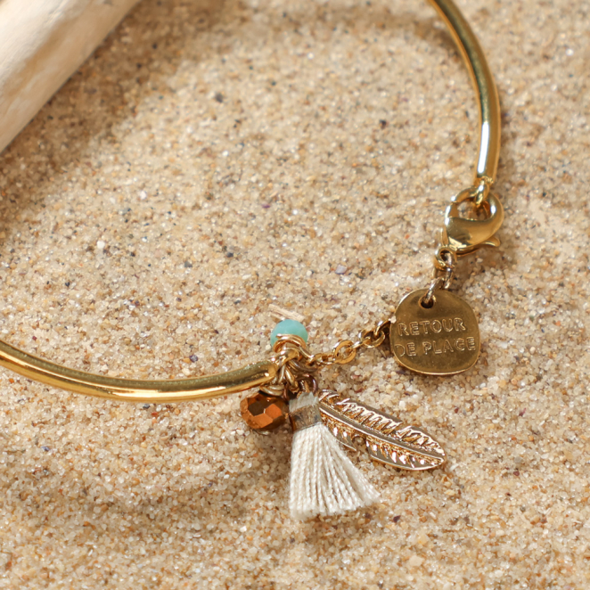 Bracelet jonc artisanal doré et cordage beige, fabrication française.