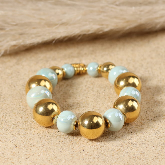 Bracelet Paulette doré et perles vert d’eau, bijou artisanal français.