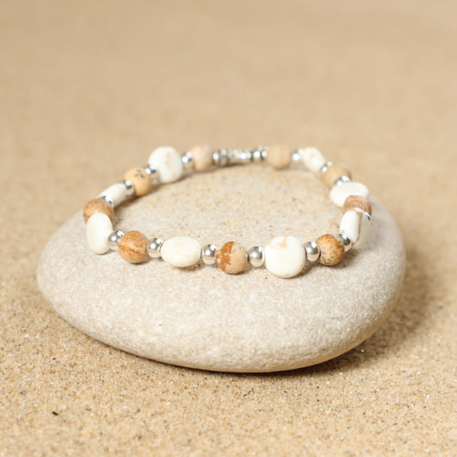 Bracelet Sina en métal plaqué argent et cordon beige, création artisanale française.