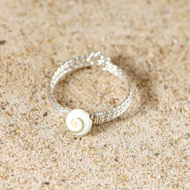 bague Bastiaise en métal argenté et perle blanche, bijou fait main en France