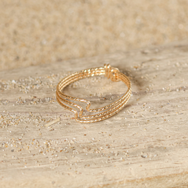 bague Hendayaise dorée, design torsadé, bijou artisanal fabriqué en France