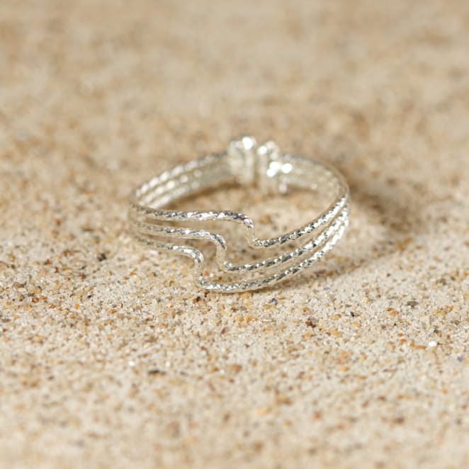 bague Hendayaise en métal argenté, design torsadé, bijou artisanal français