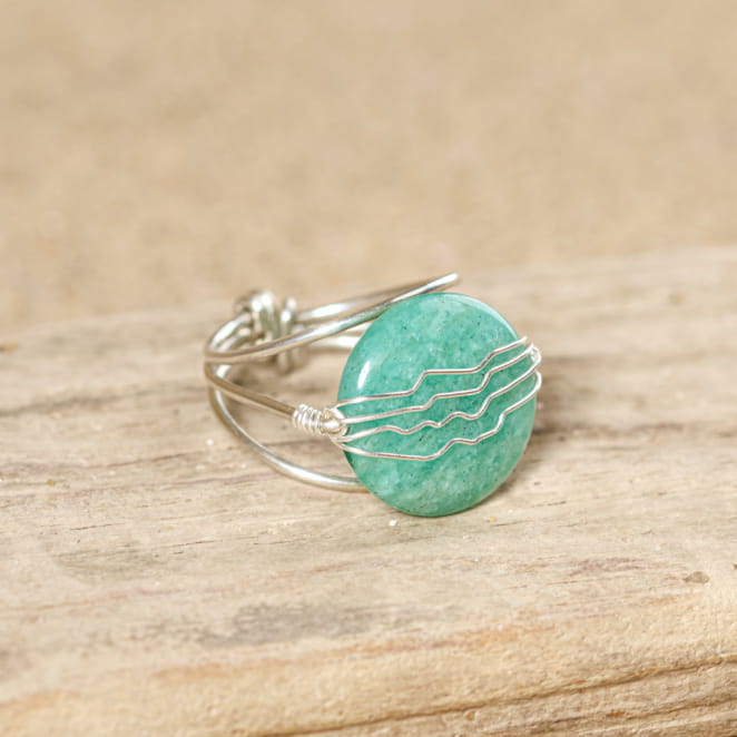 bague Oléronaise en métal argenté avec cabochon vert d’eau, bijou artisanal français