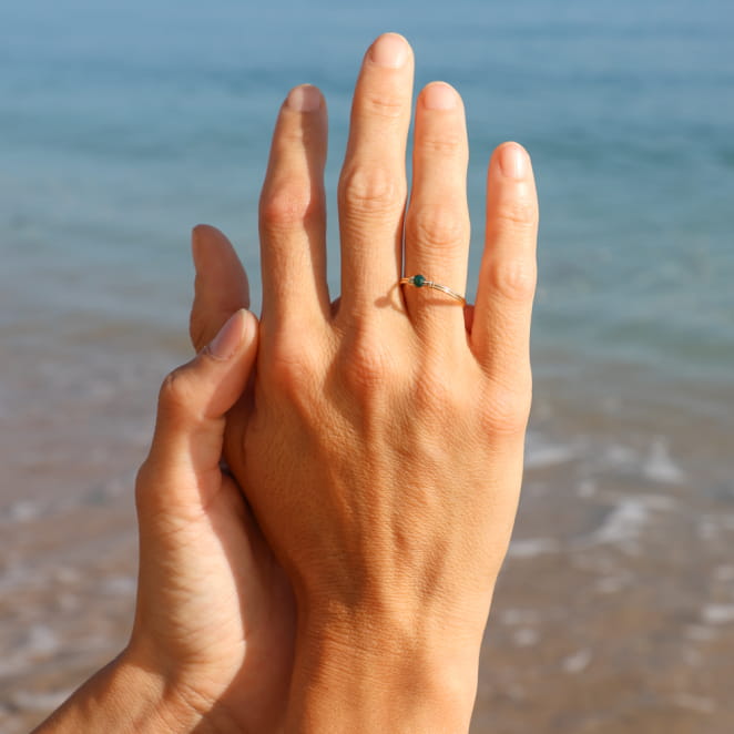 bague Vannetaise dorée et perle verte, bijou artisanal fabriqué en France