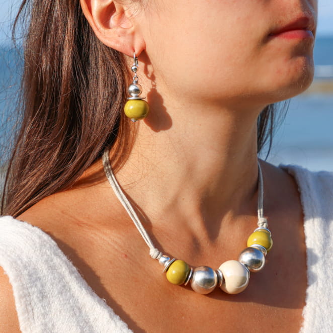 boucles d’oreilles Ancolie argentées et jaunes, bijou artisanal français, style lumineux et estival