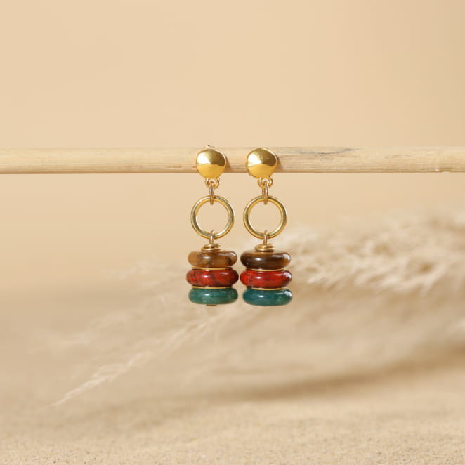 boucles d’oreilles Biche dorées, perles multicolores, bijou fait main en France