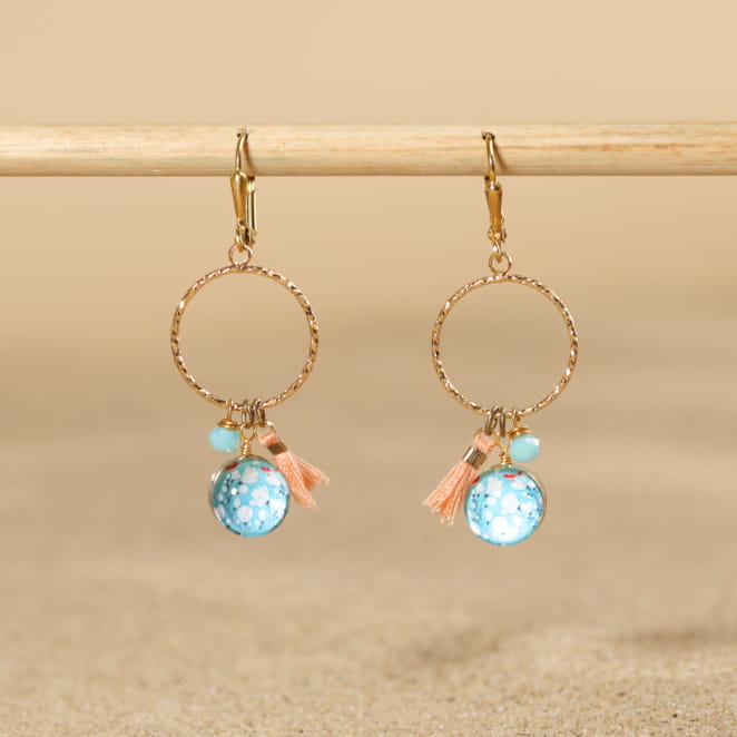 boucles d’oreilles Soie dorées, perles saumon et pampilles artisanales fabriquées en France