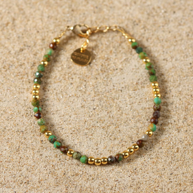 Bijou Eywa en métal plaqué argent et perles vert d’eau, bracelet fait main en France pour un look estival.