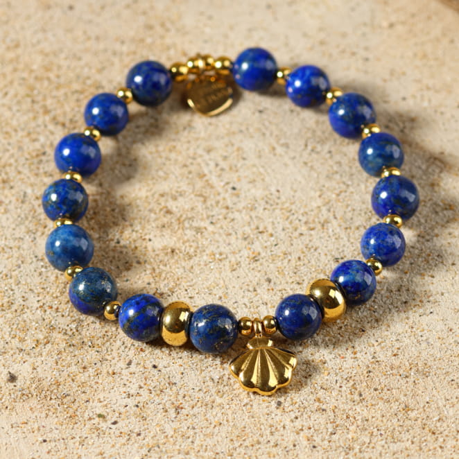 bracelet Konko doré avec perles bleu marine et coquillage central, création artisanale française