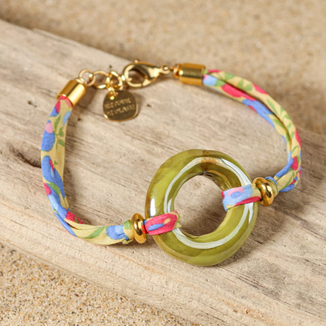bracelet Printemps doré et vert, corde multicolore et anneau doré, fabrication artisanale française