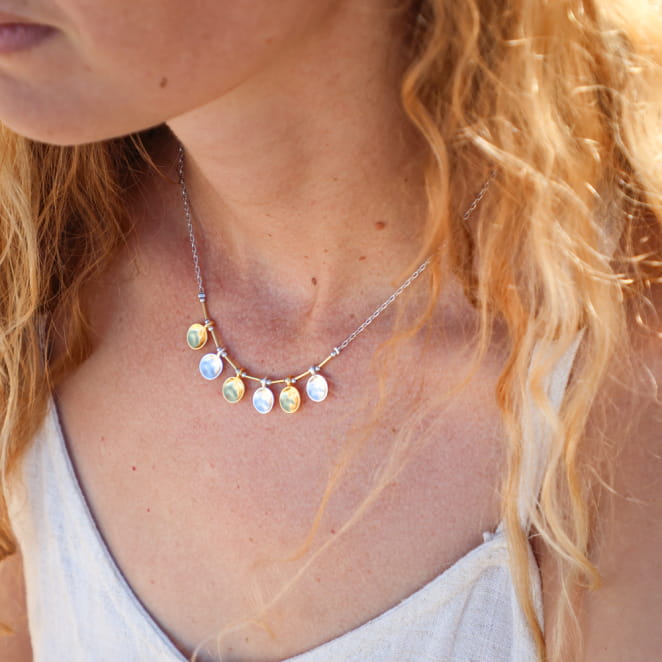 collier Azteque argenté et doré, perles artisanales, fabrication française