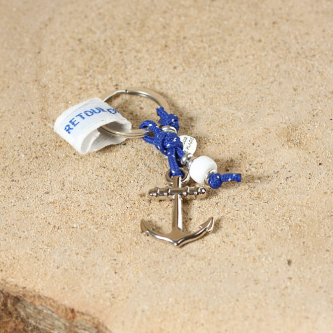 porte-clés argenté, perles bleu marine et ancre, bijou fait main en France