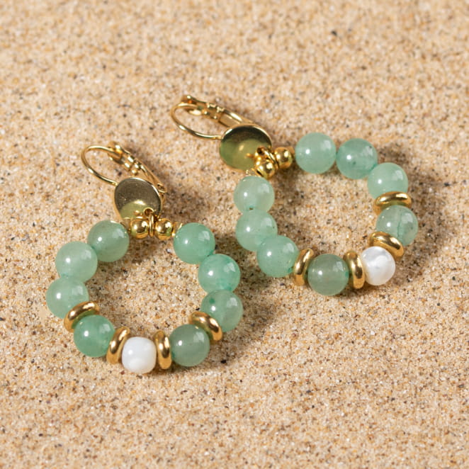 Retour de plage, une entreprise locale engagée dans le développement durable qui créée et fabrique des bijoux fantaisies made in France sur l’Île d’Oléron.