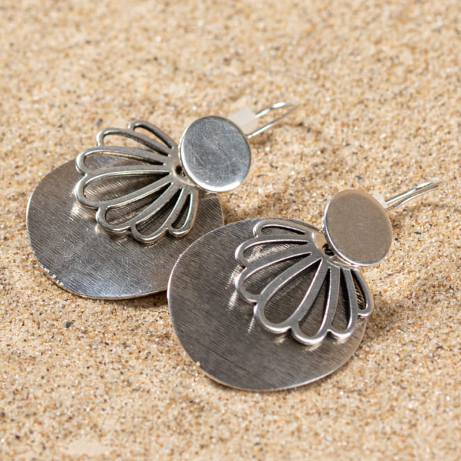 Découvrez Nadège, un bijou inspiré de l’océan fabriqué artisanalement sur l’île d’Oléron.