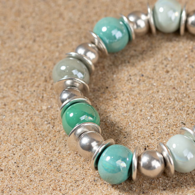 Bracelet argenté perles céramiques vertes et bleues