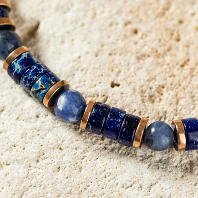 Retour de plage vous propose des colliers, bracelets, boucles d’oreilles, bracelets de chevilles, porte-clefs, parfums, cabas et bagues pour femme, homme et enfant pour que chacun trouve son bonheur.