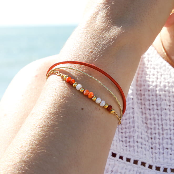 Les bijoux Retour de plage sont des bijoux fantaisie authentiques et uniques faits de perles naturelles qui racontent une histoire de nature ou d’océan à partager en famille ou entre amis.